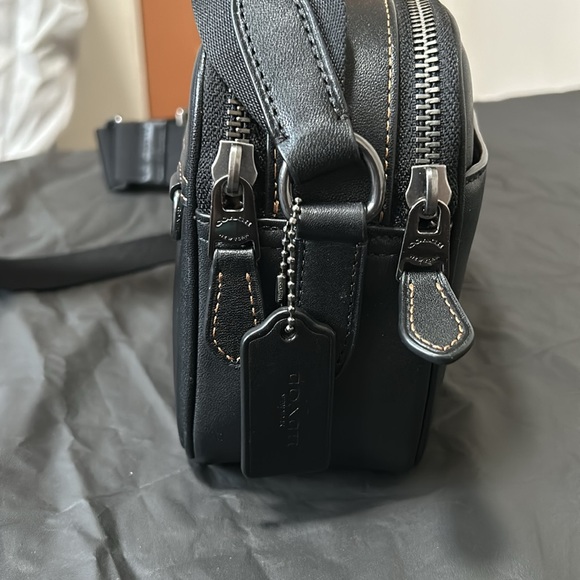Coach Smooth Calf Leather Graham Crossbody in Black, in excellent condition - Picture 5 of 7